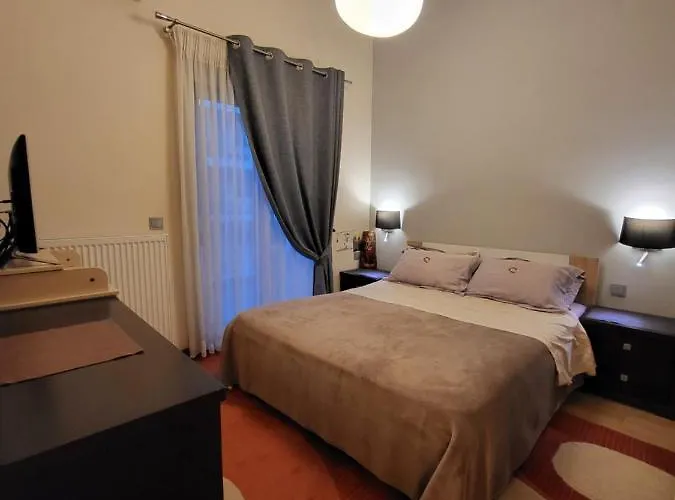 Cozy Apartment In Front Of The Park